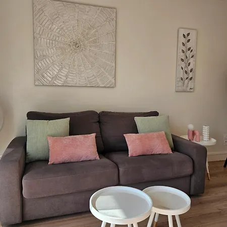 Apartment Lumineux , Parking, Balcon, Centre De