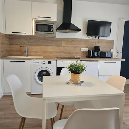 Lumineux , Parking, Balcon, Centre De Apartment Tours