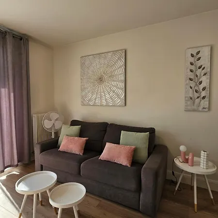 Apartment Lumineux , Parking, Balcon, Centre De
