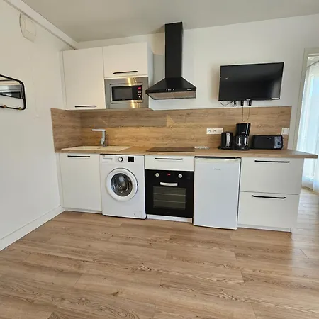 Apartment Lumineux , Parking, Balcon, Centre De