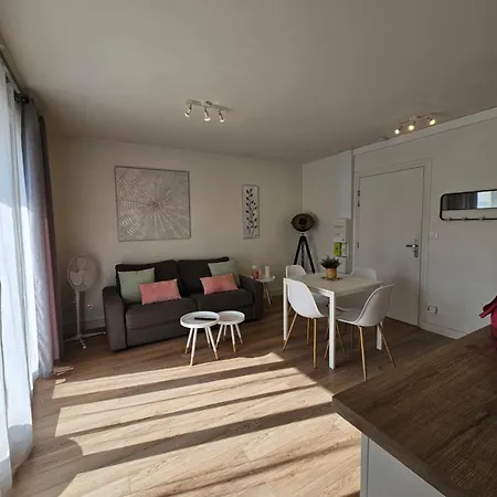 Apartment Lumineux , Parking, Balcon, Centre De Tours