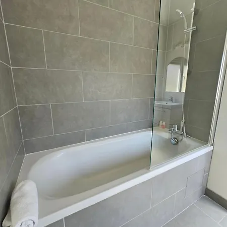Lumineux , Parking, Balcon, Centre De Apartment *