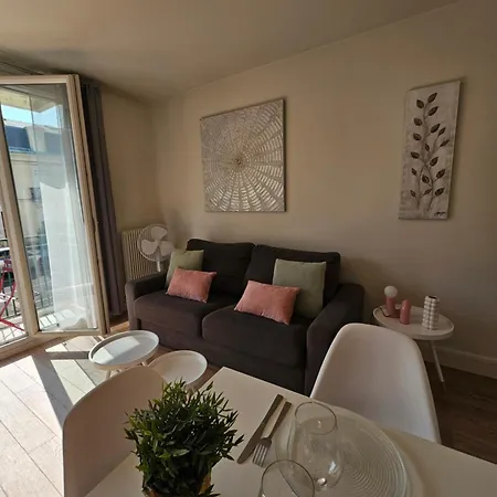 Apartment Lumineux , Parking, Balcon, Centre De Tours